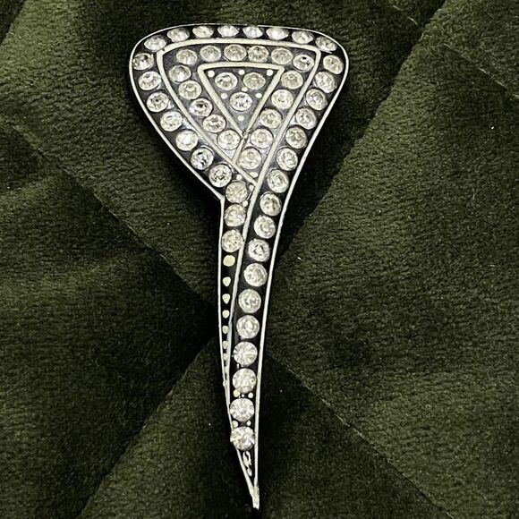 Antique brooch - diamanté set into black plastic with hand painted detail - Picture 3 of 11